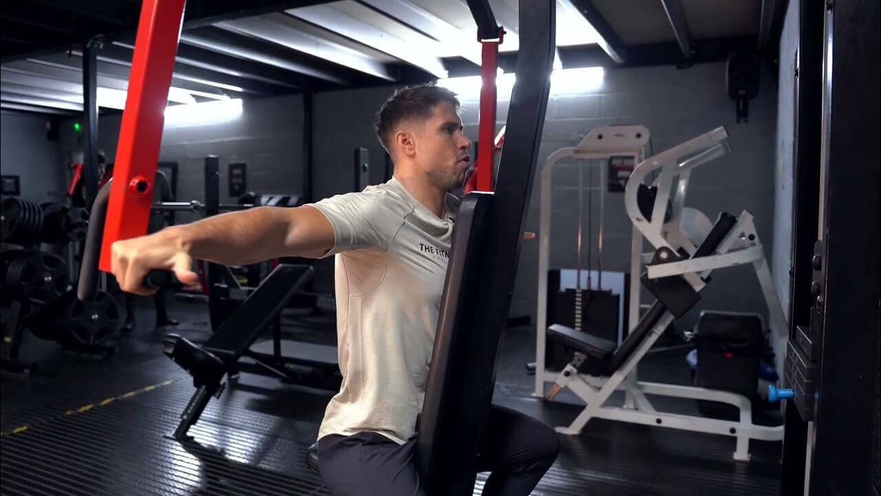 Как тренироваться с помощью машины Pec Fly？